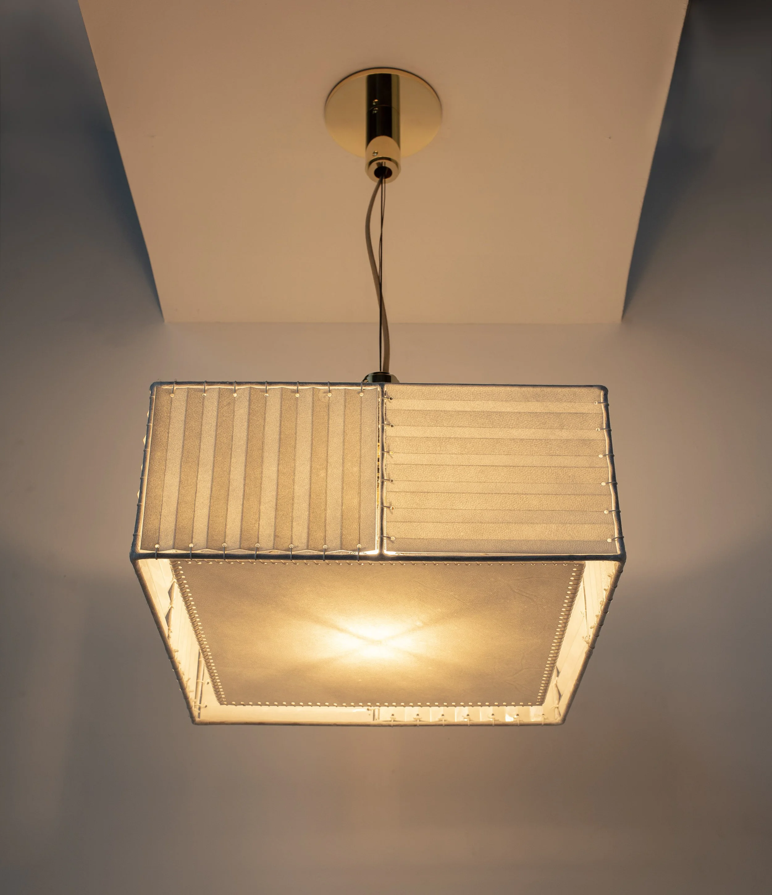 SERIES 03 LARGE PENDANT - POLISHED UNLACQUERED BRASS - GOATSKIN